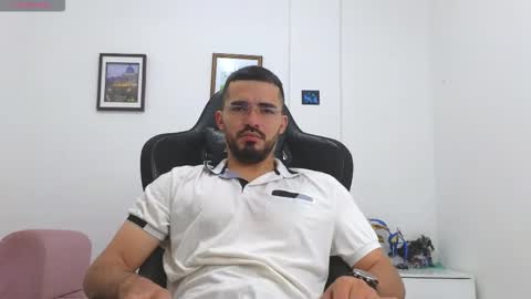 Snapshot of alejandroo_7 chatting on 12/14/25, 04:45 alejandroo_7 online show from 12/14/25, 04:45