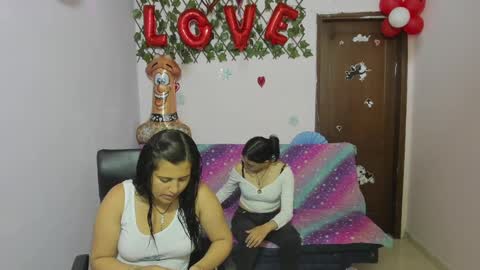 Snapshot of alejita_smithh chatting on 02/22/25, 12:51 zoe and Kataleya online show from 02/22/25, 12:51