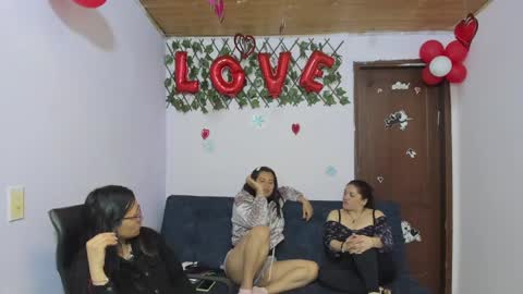 Snapshot of alejita_smithh chatting on 02/25/25, 03:27 zoe and Kataleya online show from 02/25/25, 03:27