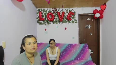 Snapshot of alejita_smithh chatting on 02/28/25, 12:31 zoe and Kataleya online show from 02/28/25, 12:31