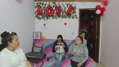 Snapshot of alejita_smithh chatting on 03/08/25, 12:41 zoe and Kataleya online show from 03/08/25, 12:41