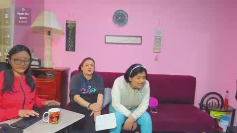 Snapshot of alejita_smithh chatting on 09/09/25, 12:59 zoe and Kataleya online show from 09/09/25, 12:59