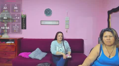 Snapshot of alejita_smithh chatting on 10/14/25, 12:06 zoe and Kataleya online show from 10/14/25, 12:06