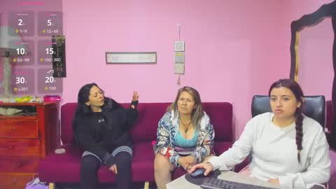 zoe and Kataleya online show from 11/20/25, 02:01