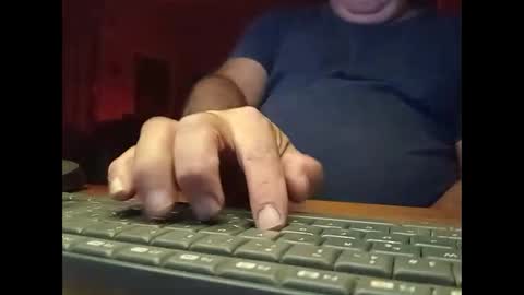 Snapshot of alejito16 chatting on 11/18/25, 04:28 alejito16 online show from 11/18/25, 04:28