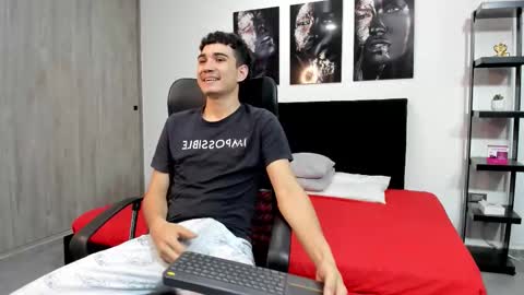 alejo_gray1 online show from 02/04/26, 06:36