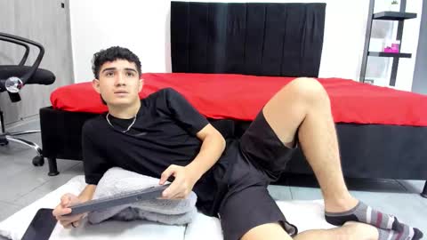 alejo_gray1 online show from 02/15/26, 12:07