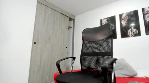 alejo_gray1 online show from 03/01/26, 10:23