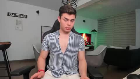 Snapshot of alejoo_twink chatting on 03/01/25, 05:20 ONLYFANS Alejoo twink online show from 03/01/25, 05:20