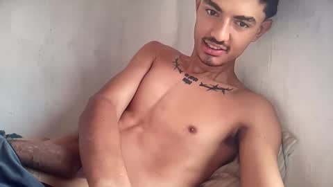 alejoochoa2222 online show from 11/25/25, 02:17