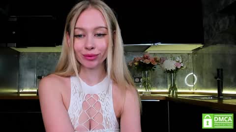 Snapshot of aleksa_cutie chatting on 01/17/25, 04:15 Next stream - 2 dec - online show from 01/17/25, 04:15