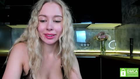 Snapshot of aleksa_cutie chatting on 01/19/25, 12:06 Next stream - 2 dec - online show from 01/19/25, 12:06