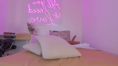 Snapshot of aleksandra_miller chatting on 03/06/25, 03:35 Aleksandra online show from 03/06/25, 03:35