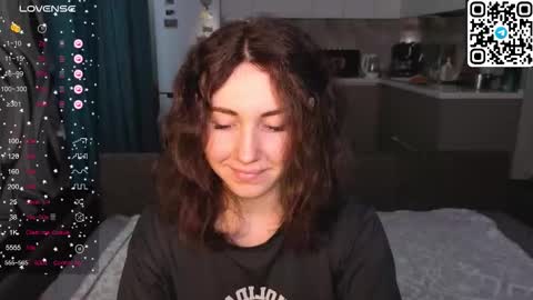 Snapshot of alena_mell chatting on 12/15/25, 09:02 Alenkaaa online show from 12/15/25, 09:02