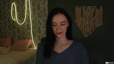 Snapshot of alena_navi chatting on 12/17/24, 12:01 Alena online show from 12/17/24, 12:01