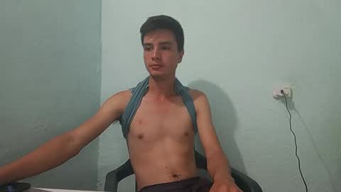 Snapshot of aleo_011 chatting on 01/08/25, 01:32 Alejandro online show from 01/08/25, 01:32