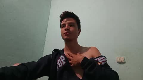 Snapshot of aleo_011 chatting on 01/27/25, 01:48 Alejandro online show from 01/27/25, 01:48