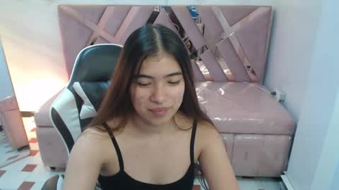 Snapshot of alesia_v chatting on 06/08/26, 03:18 Live 1000pm 600am COLOMBIAN HOUR online show from 06/08/26, 03:18