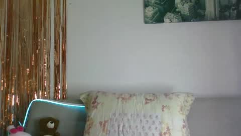 QUEEN OFF MILk  IM BACK  15 NOV online show from 11/29/25, 09:29