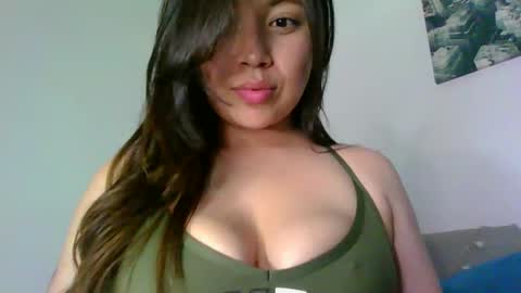 Snapshot of aleska_dollx chatting on 01/14/26, 10:25 QUEEN OFF MILk IM BACK 15 NOV online show from 01/14/26, 10:25