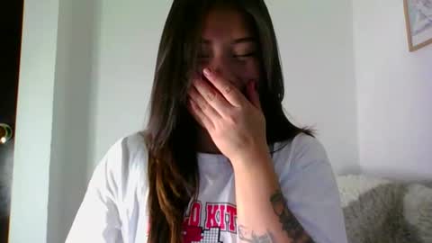 Snapshot of aleska_dollx chatting on 01/15/26, 11:41 QUEEN OFF MILk IM BACK 15 NOV online show from 01/15/26, 11:41