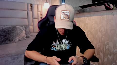 Snapshot of aless_king chatting on 12/27/24, 04:32 Alessandro King online show from 12/27/24, 04:32