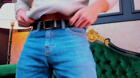 Snapshot of aless_king chatting on 01/22/25, 11:56 Alessandro King online show from 01/22/25, 11:56