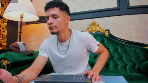 Snapshot of aless_king chatting on 02/04/25, 11:49 Alessandro King online show from 02/04/25, 11:49