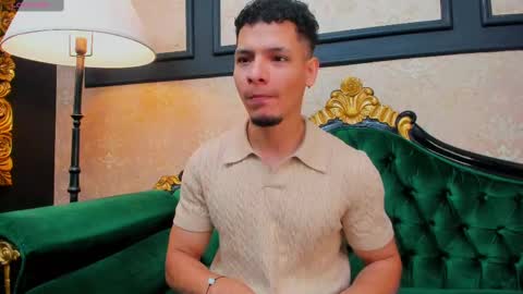 Snapshot of aless_king chatting on 02/19/25, 12:22 Alessandro King online show from 02/19/25, 12:22