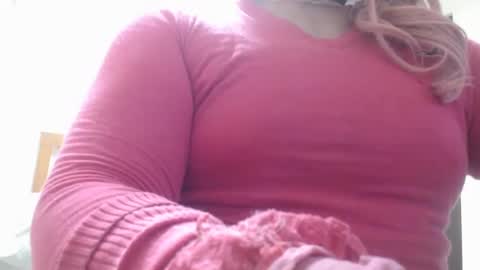 Snapshot of alessalindo840 chatting on 09/14/25, 06:12 AlessaBabyGirl840 online show from 09/14/25, 06:12