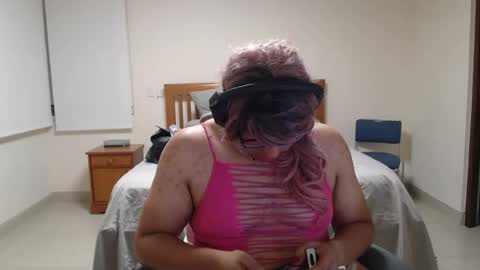 Snapshot of alessalindo840 chatting on 06/23/26, 08:12 AlessaBabyGirl840 online show from 06/23/26, 08:12
