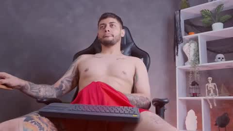 Snapshot of alessandro_duty chatting on 10/28/25, 01:09 Alessandro INDEPENDENT MODEL online show from 10/28/25, 01:09