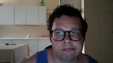 Snapshot of alessandroa6 chatting on 06/27/26, 12:33 alessandro online show from 06/27/26, 12:33