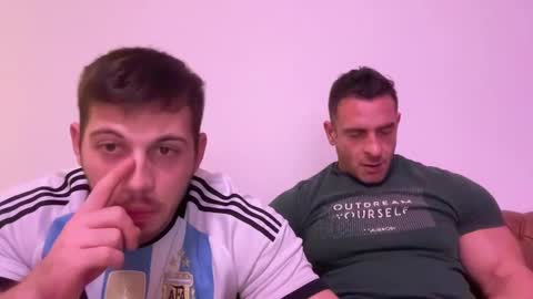 Snapshot of alessandrobuilder chatting on 12/17/24, 11:27 Alessandrobuilder online show from 12/17/24, 11:27