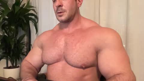 Snapshot of alessandrobuilder chatting on 11/11/25, 04:18 Alessandrobuilder online show from 11/11/25, 04:18