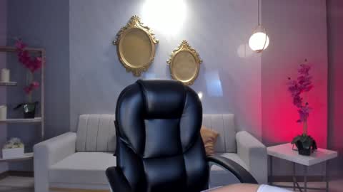 Snapshot of alessaromero chatting on 02/02/25, 01:45 ALESSA ROMERO online show from 02/02/25, 01:45