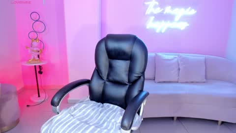 Snapshot of alessaromero chatting on 02/04/25, 07:22 ALESSA ROMERO online show from 02/04/25, 07:22