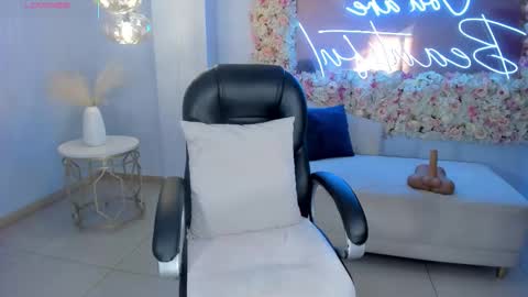 Snapshot of alessaromero chatting on 10/18/25, 08:20 ALESSA ROMERO online show from 10/18/25, 08:20