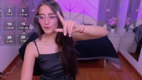 Snapshot of alessia_moore chatting on 04/22/26, 01:56 Alessia online show from 04/22/26, 01:56