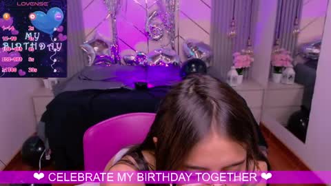 Snapshot of alessia_moore chatting on 05/27/26, 04:15 Alessia online show from 05/27/26, 04:15