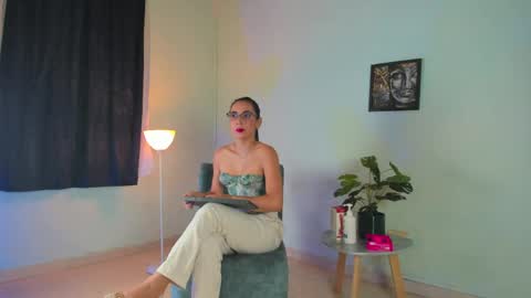 Snapshot of alessia_noire chatting on 05/28/26, 03:04 Alessia online show from 05/28/26, 03:04