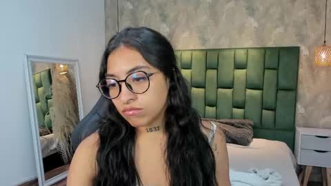 Snapshot of alessia_storm_ chatting on 05/12/26, 03:25 Alessia online show from 05/12/26, 03:25