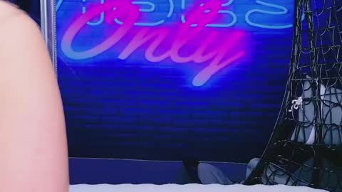 Snapshot of alessiacroft chatting on 05/15/26, 04:41 alessiacroft online show from 05/15/26, 04:41