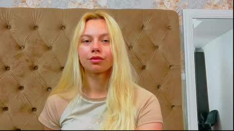 Snapshot of alessiacroft chatting on 05/17/26, 04:10 alessiacroft online show from 05/17/26, 04:10