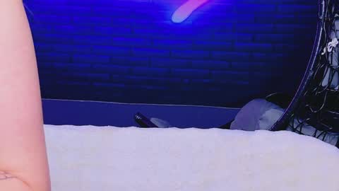 Snapshot of alessiacroft chatting on 05/20/26, 04:07 alessiacroft online show from 05/20/26, 04:07