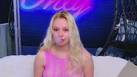 Snapshot of alessiacroft chatting on 05/26/26, 04:08 alessiacroft online show from 05/26/26, 04:08
