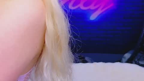 Snapshot of alessiacroft chatting on 06/01/26, 04:03 alessiacroft online show from 06/01/26, 04:03