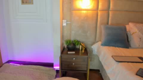 Snapshot of alessialondon chatting on 02/01/25, 04:03 Alessia online show from 02/01/25, 04:03