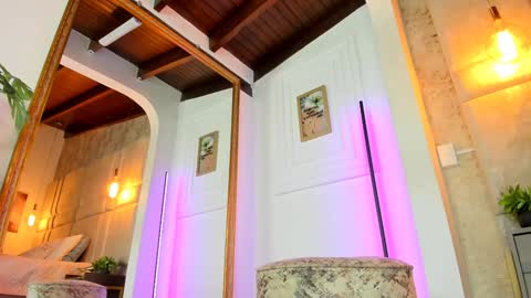 Snapshot of alessialondon chatting on 02/04/25, 04:05 Alessia online show from 02/04/25, 04:05