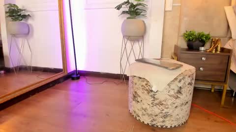 Snapshot of alessialondon chatting on 02/21/25, 08:18 Alessia online show from 02/21/25, 08:18